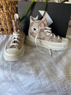 NWT Converse Chunky Platform High Top Sneakers in Cream and Pink Leopard